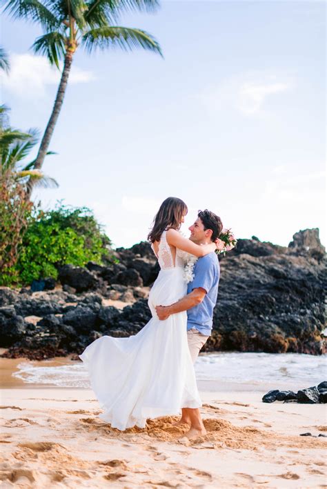 Elopement photographers hilo hi  At the crack of dawn, Jenna PICKED US UP from our hotel (AT NO